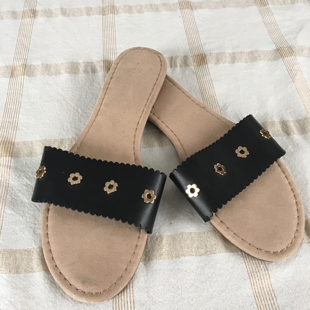 🎁2/$12 LG MED 10 INCH LC LAUREN CONRAD BLACK & GOLD FLOWER DECOR SANDALS
